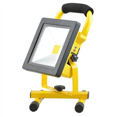 Beste batteriebetriebene Flutlichter für den Außenbereich