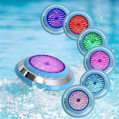 Fischteich beleuchtet unter Wasser